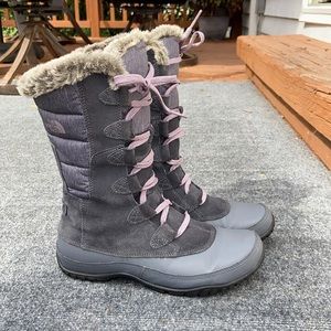 Women’s NORTHFACE faux fur water proof boots 7.5!